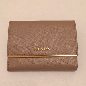 Prada wallet - saffiano metal in cameo (pre-loved)